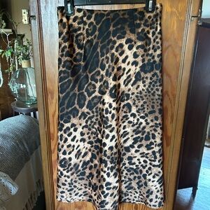 Lulus leopard midi skirt. Small. Très Chic!